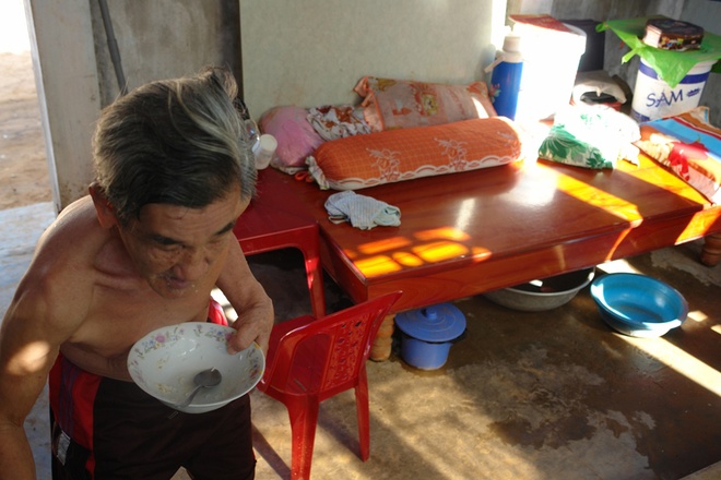 Bình[-]Thuận:[-]Cả[-]làng[-]không[-]có[-]Tết[-]vì[-]sạt[-]lở